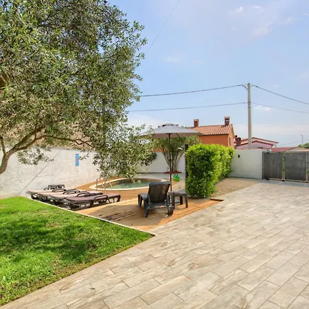 House Ulika Пула