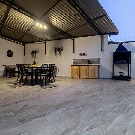 House Ulika * Pola
