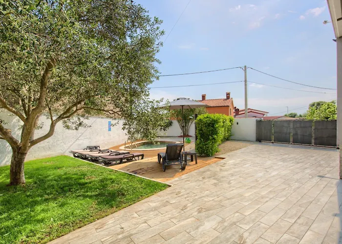 House Ulika Pola
