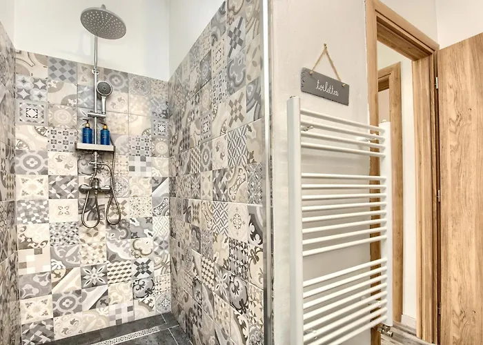 House Ulika * Πούλα