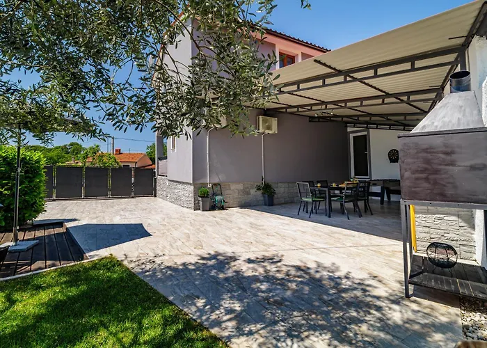 House Ulika * Πούλα