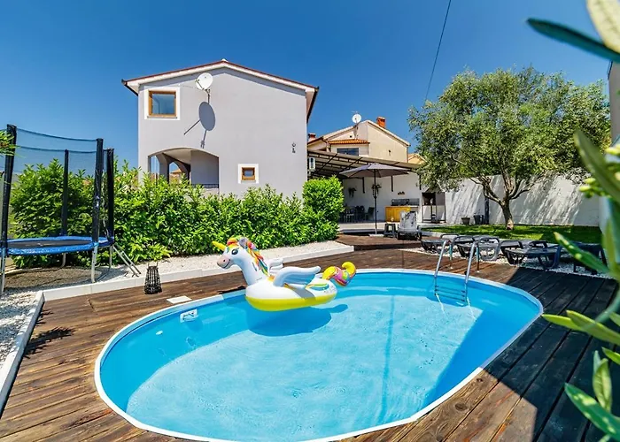 House Ulika Pola
