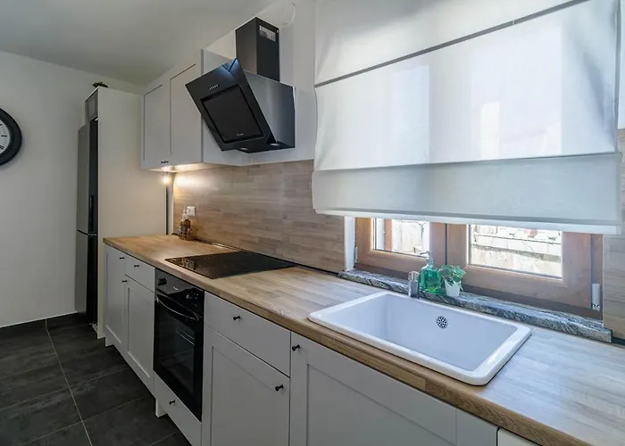 House Ulika * Πούλα