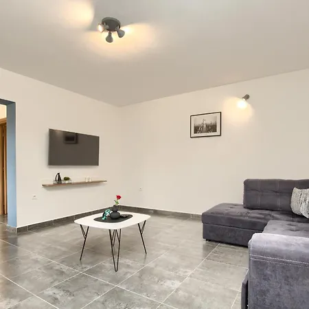 Ulika Holiday home Pula