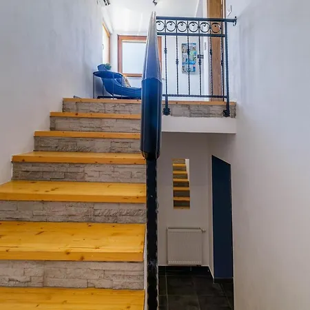 בית נופש House Ulika פולה
