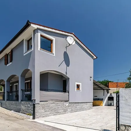 Ferienhaus House Ulika *