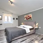 House Ulika פולה