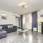 בית נופש House Ulika פולה