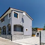 בית נופש House Ulika *